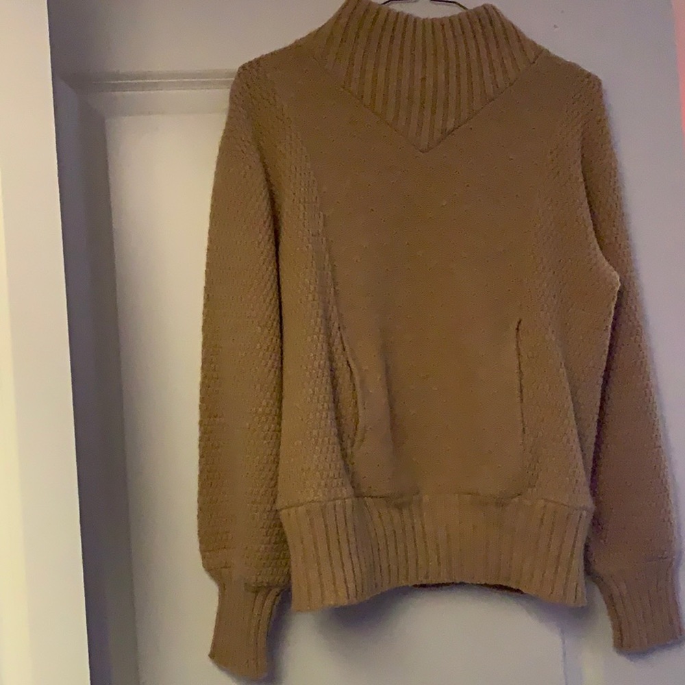 Tan Givenchy sweater perfect for the winter! Size medium and has pockets!!